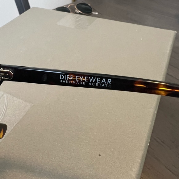 DIFF polarized sunglasses - Picture 3 of 5